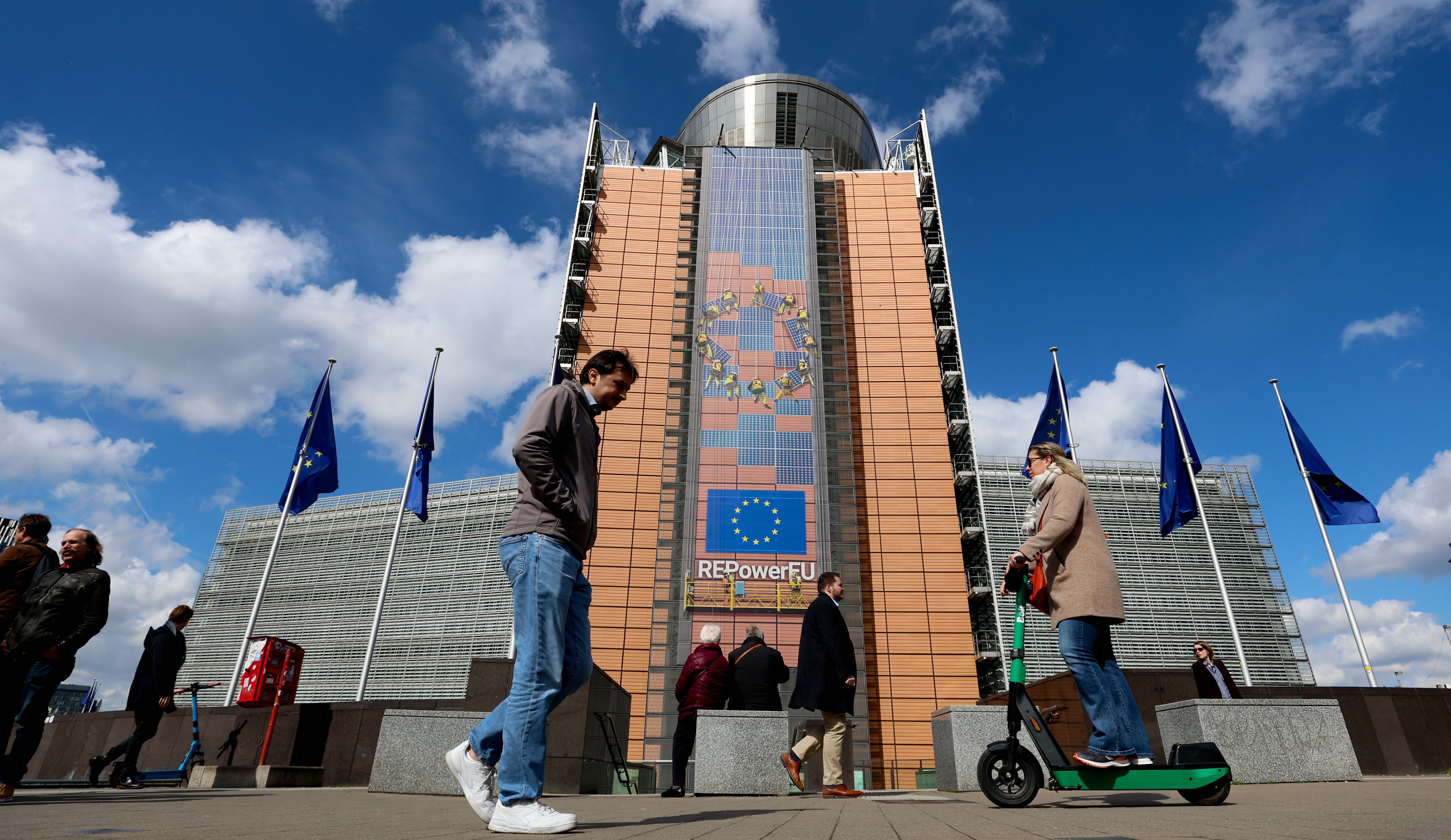 European Commission: Bulgaria does not meet the inflation criterion for adopting the euro