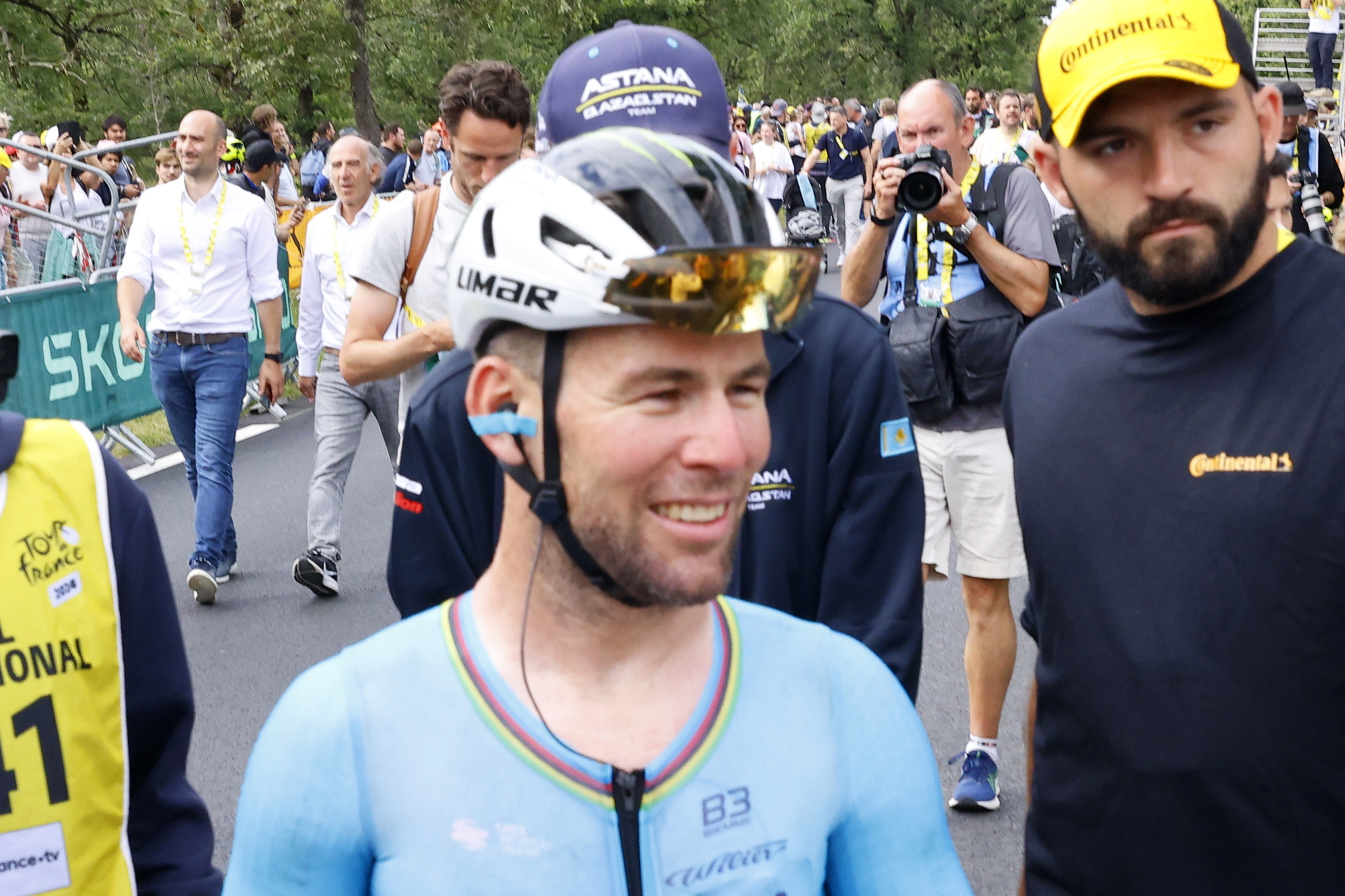 Mark Cavendish breaks Eddy Merckx's record with 35th Tour de France stage win