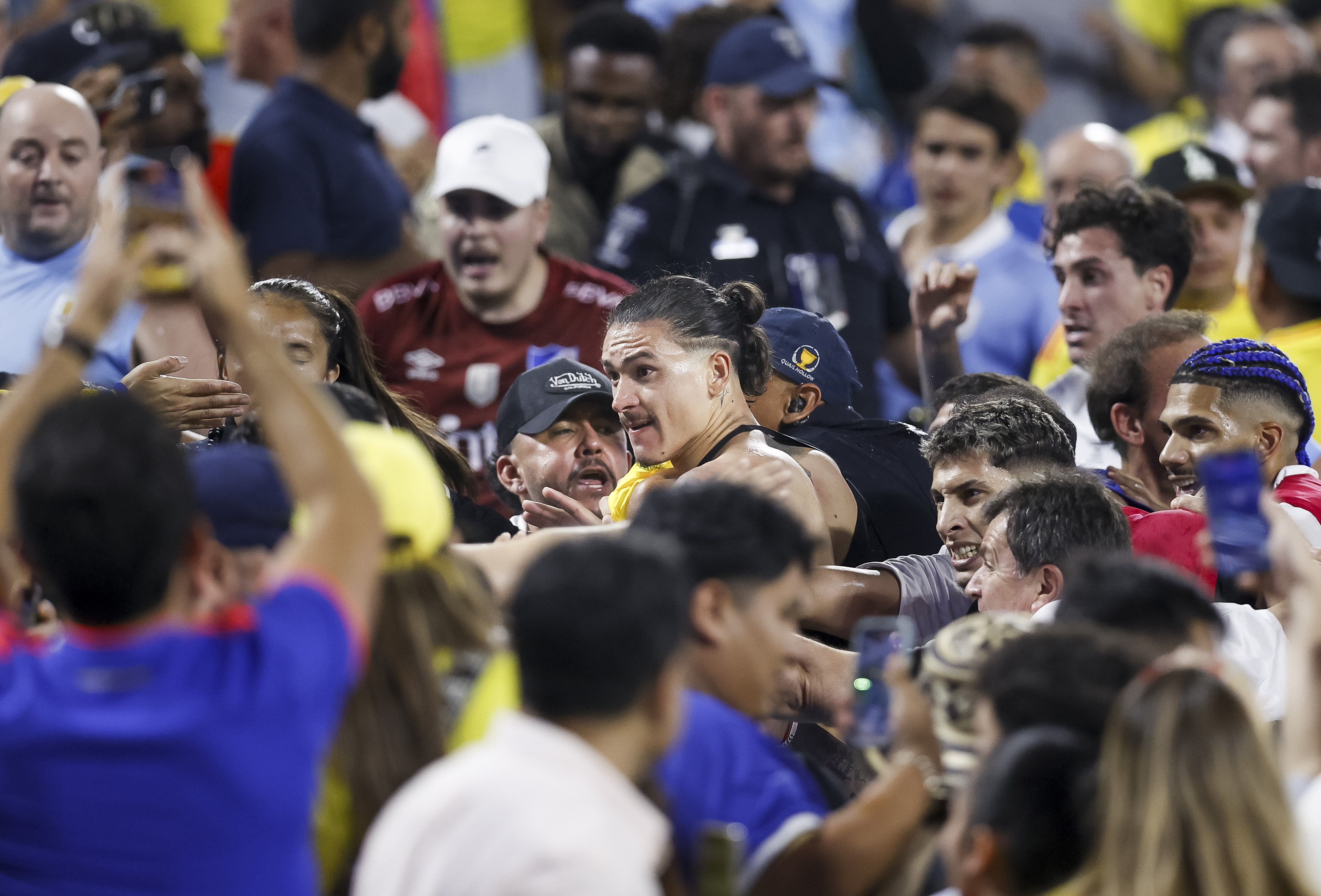 Darwin Nunes lunges at Colombia fans after Uruguay loss