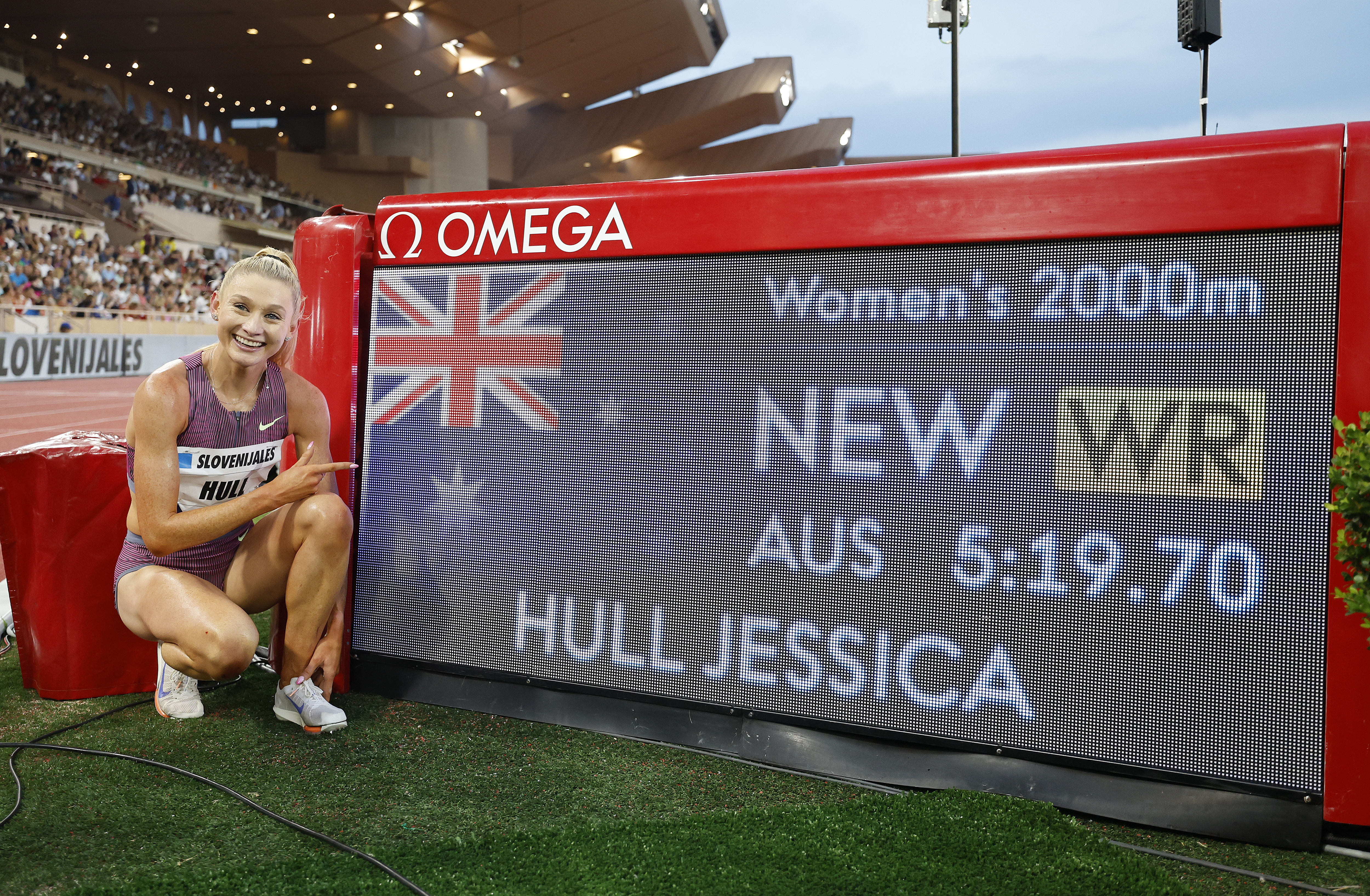 Jessica Hull with another stunning run and world record at 2000m