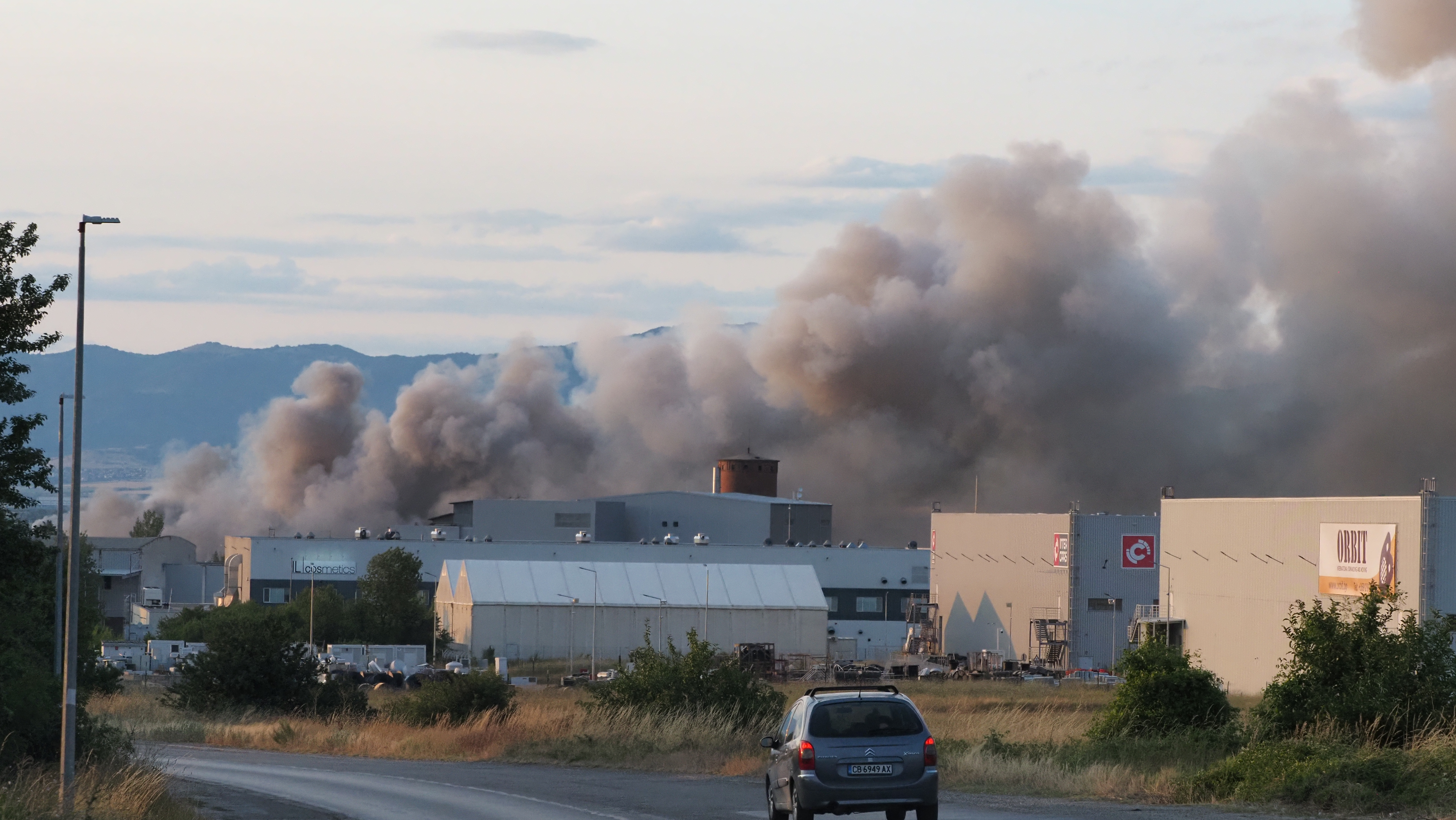 Two military helicopters extinguish the fire in the Bulgarian town of Elin Pelin warehouses from the air