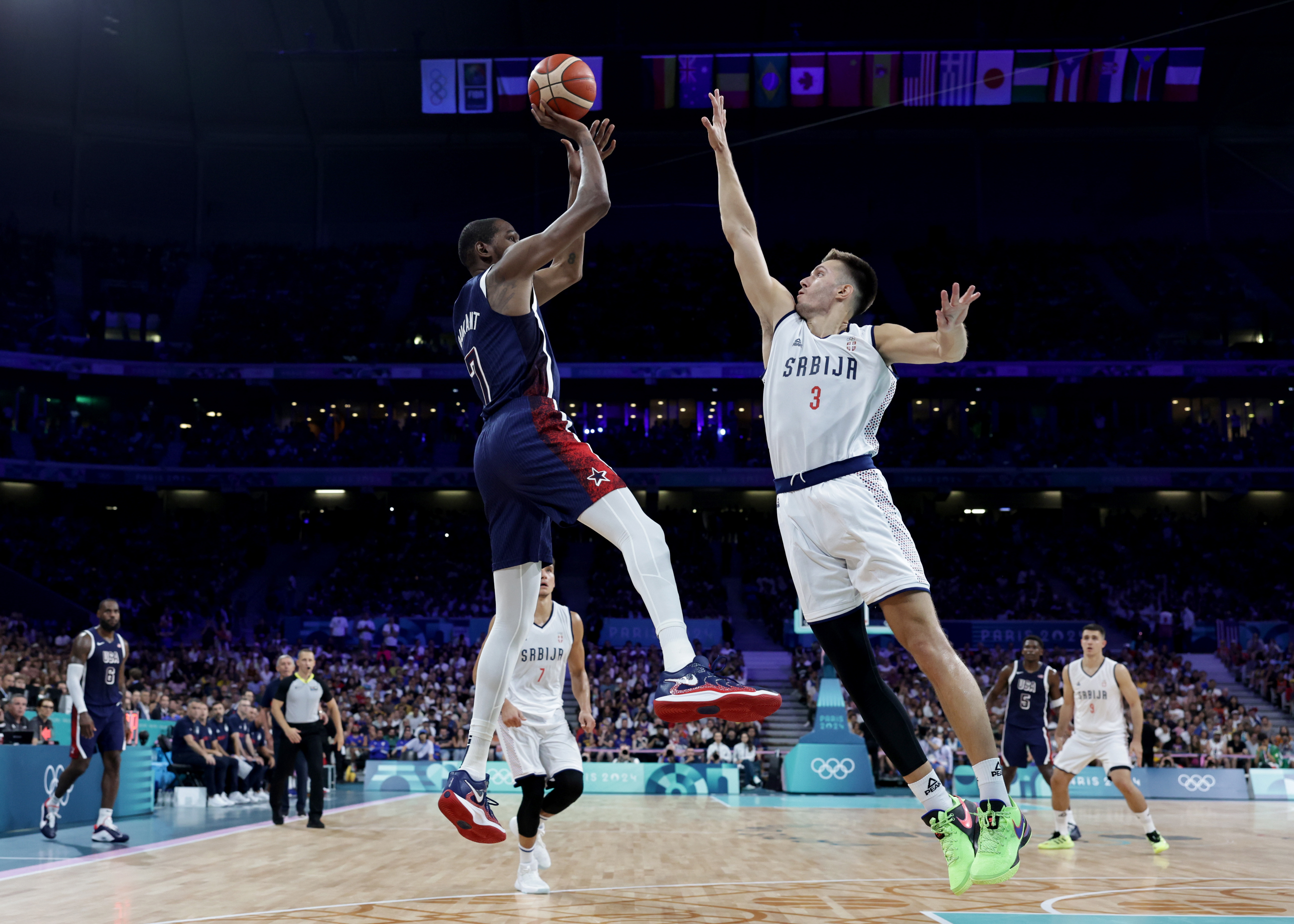 USA cruised past Serbia for a successful start at the basketball tournament in Paris