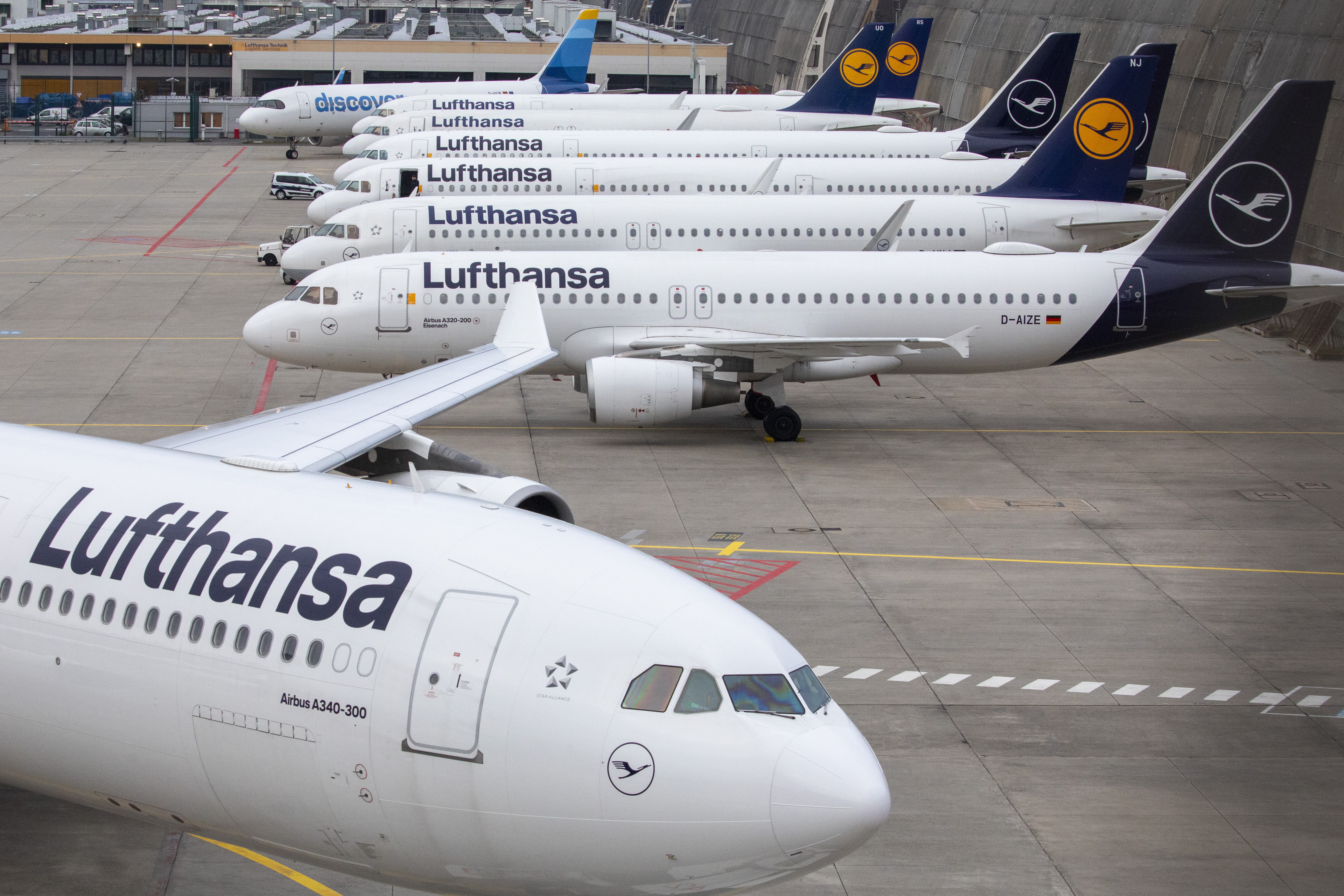 Lufthansa and Air France suspend flights to Beirut