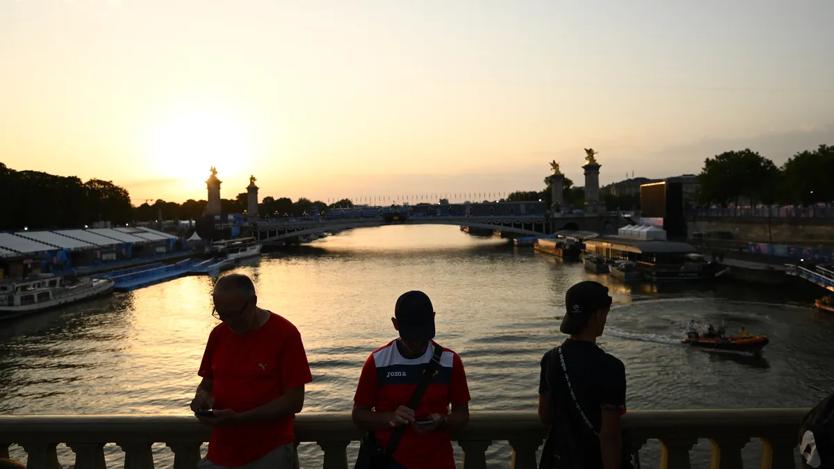 The water in the Seine is suitable for swimming, the triathlon will take place today