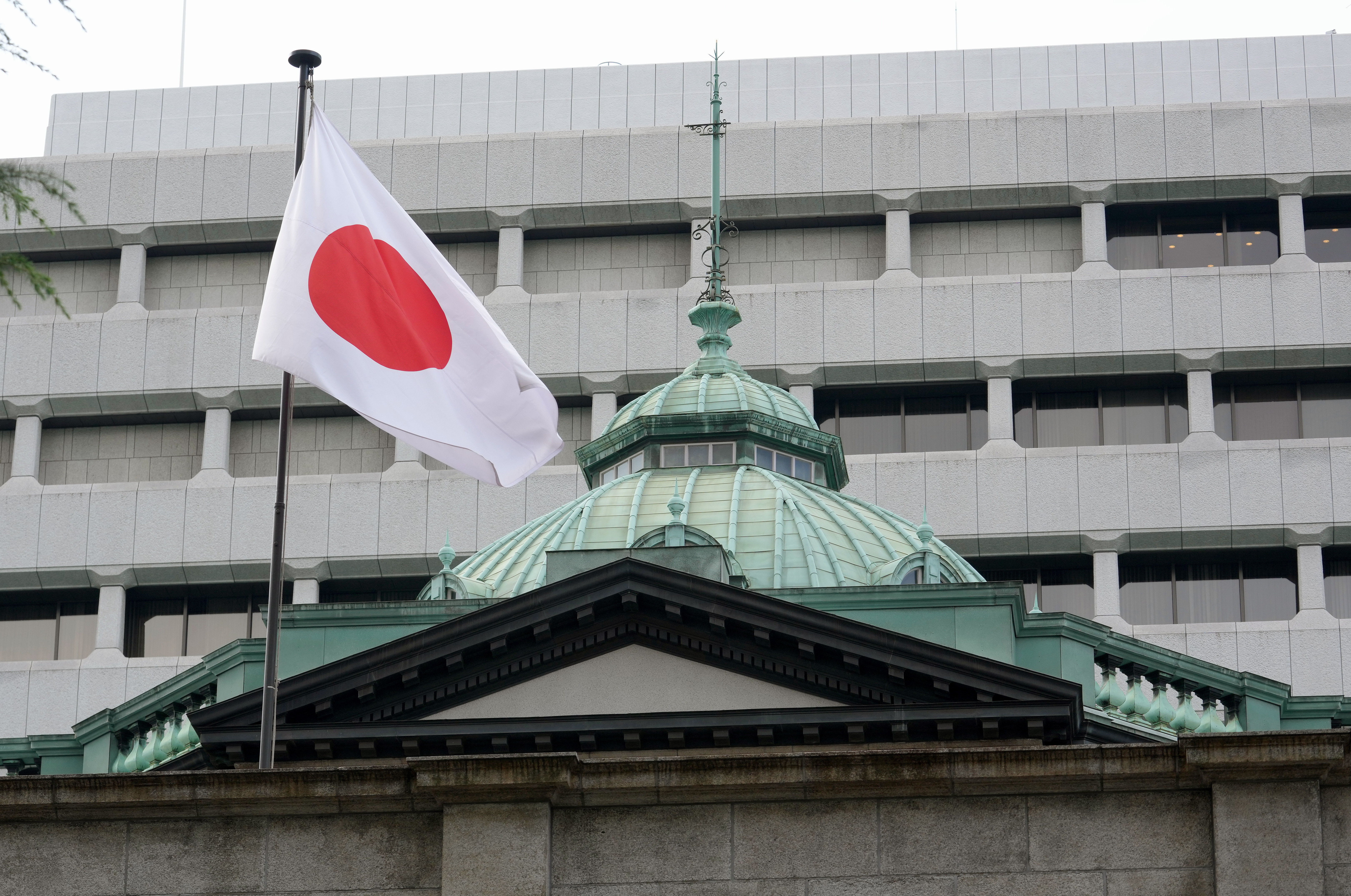 Most stocks rise on Fed rate cut hope but strong yen hits Tokyo