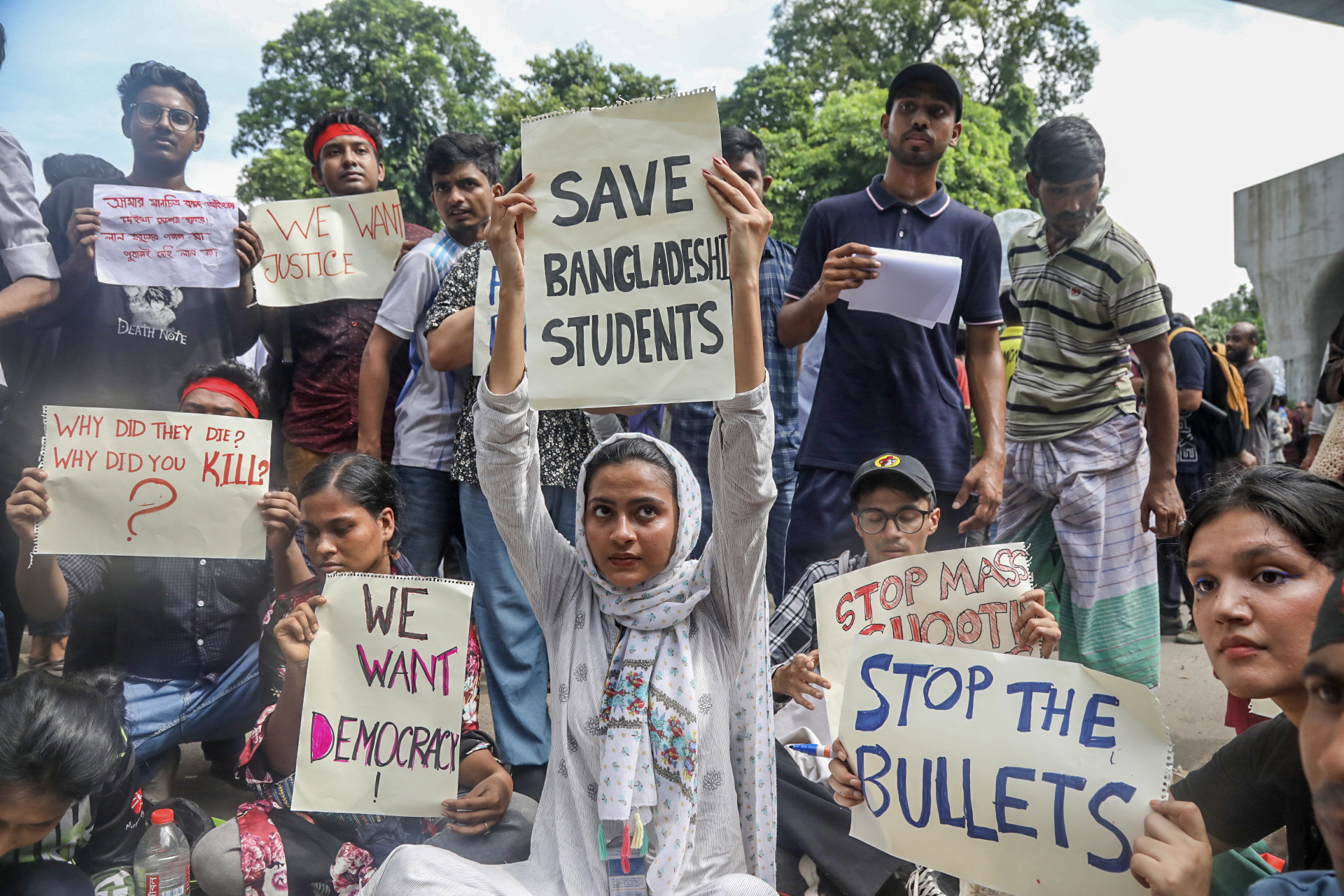 Bangladesh police release student leaders after unrest