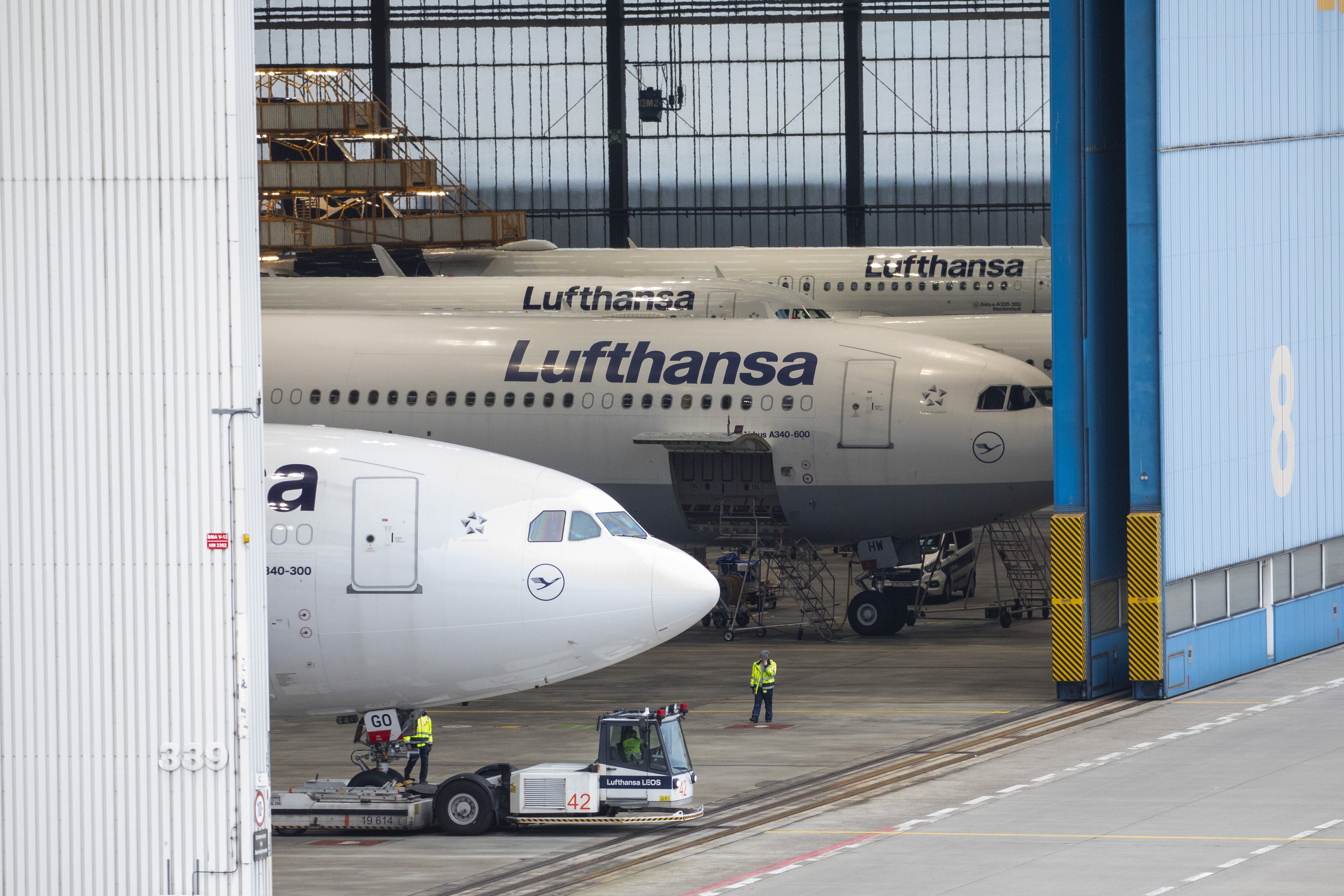 Lufthansa to avoid Iraq, Iran airspace until August 7: statement