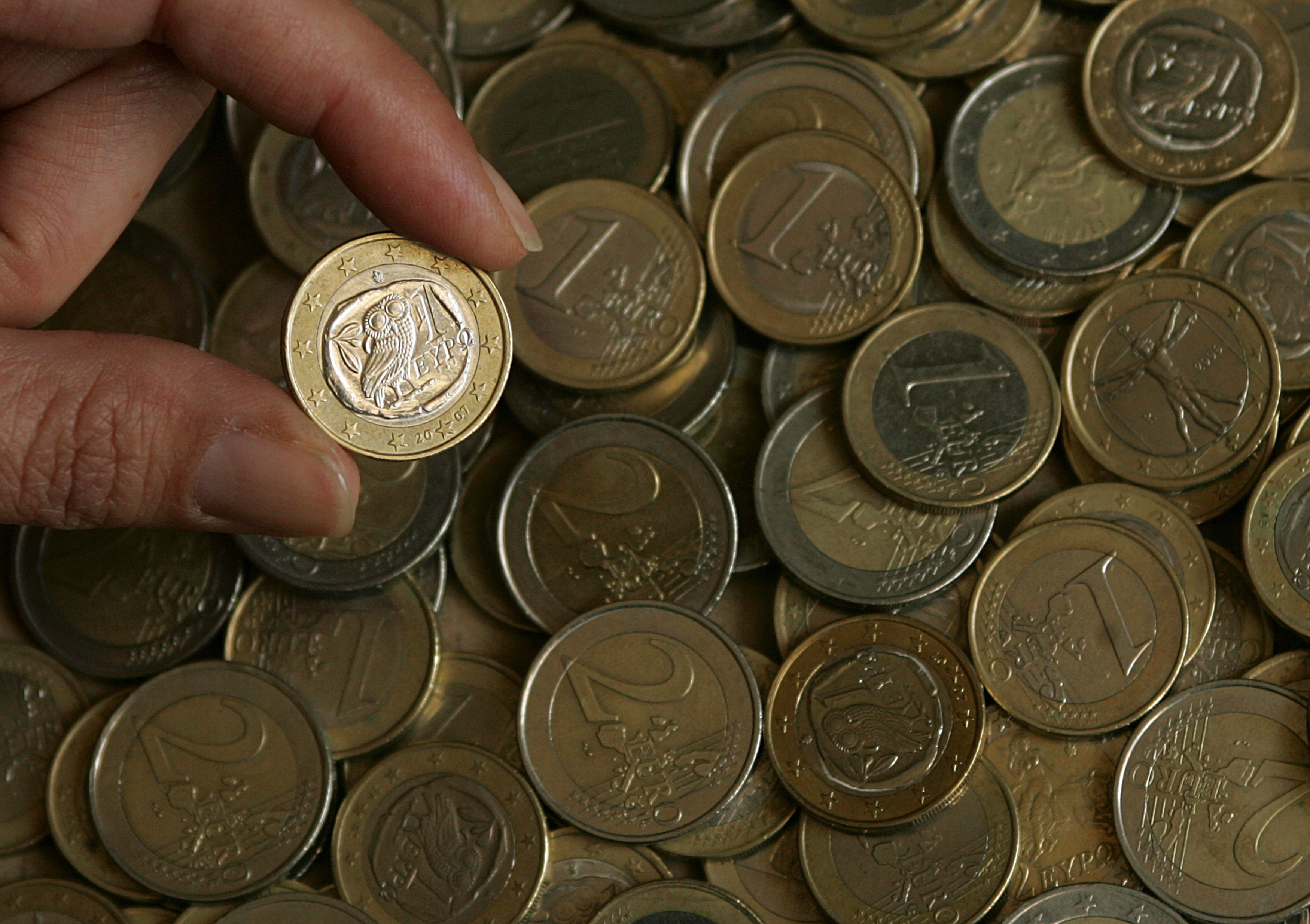 Government official from North Macedonia arrested for producing fake 2 euro coins