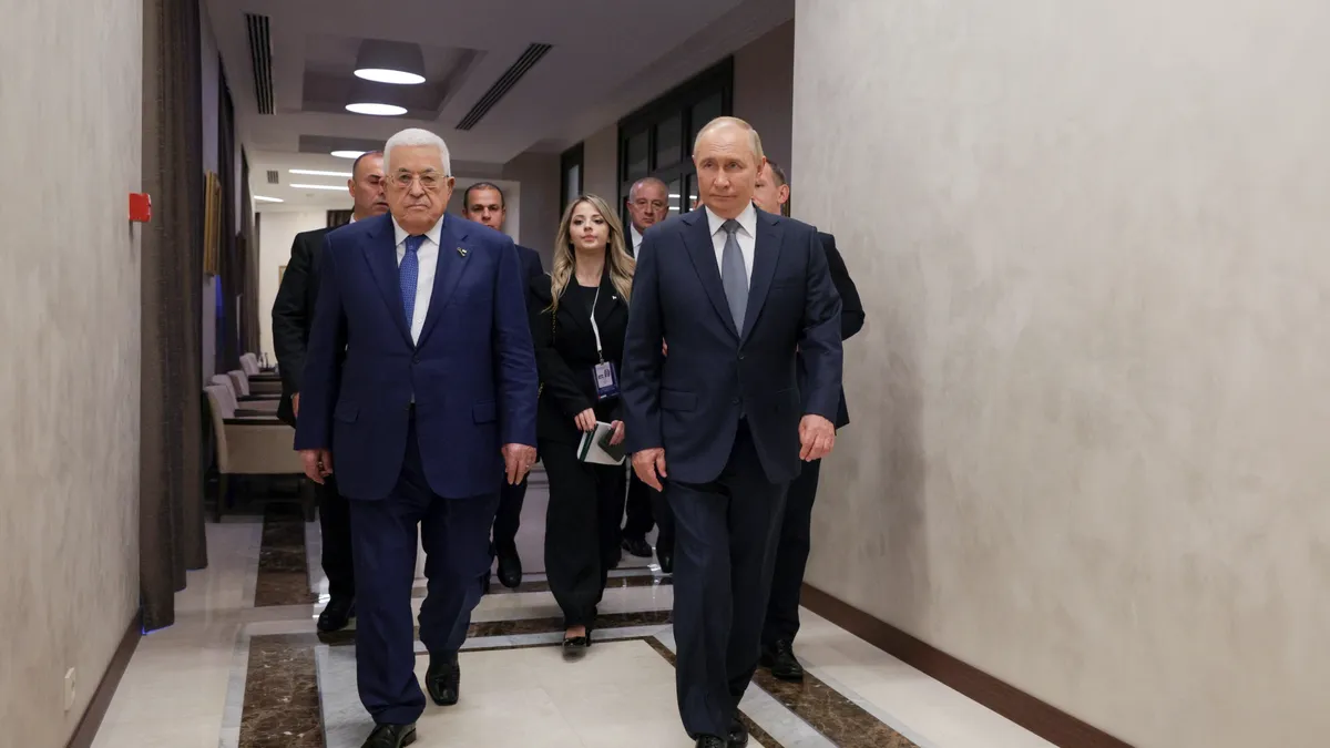 Abbas and Putin discussed the creation of a Palestinian state and a cease-fire in Gaza