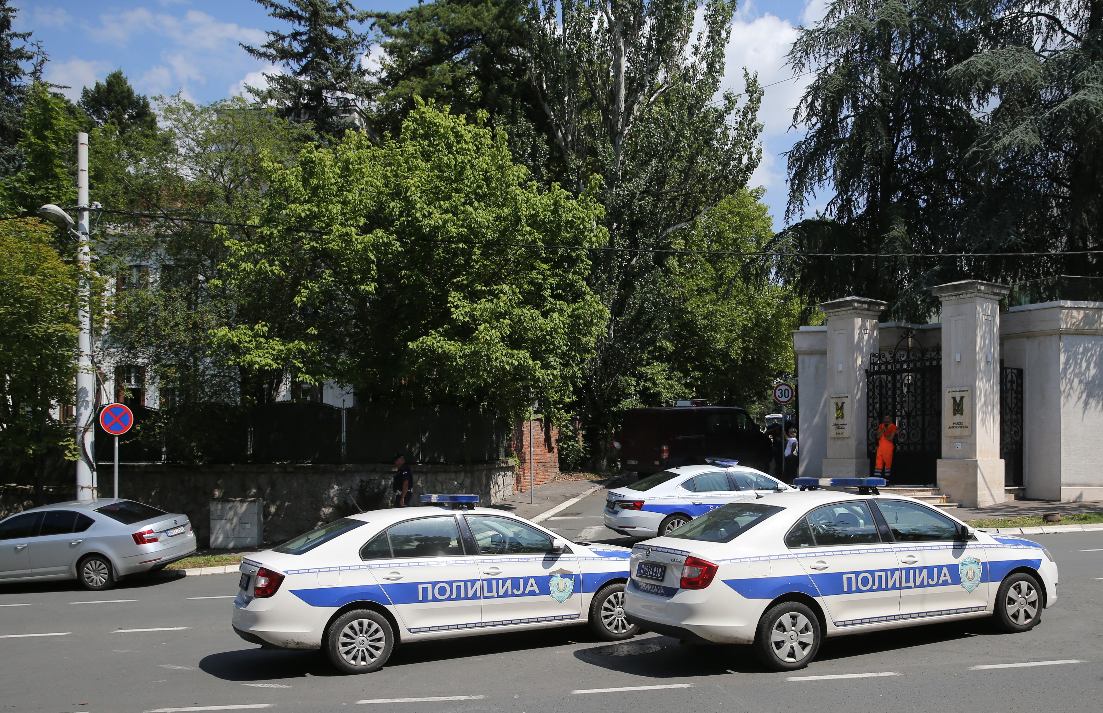 Serbian police killed a gunman in a shootout during an arrest in Novi Pazar