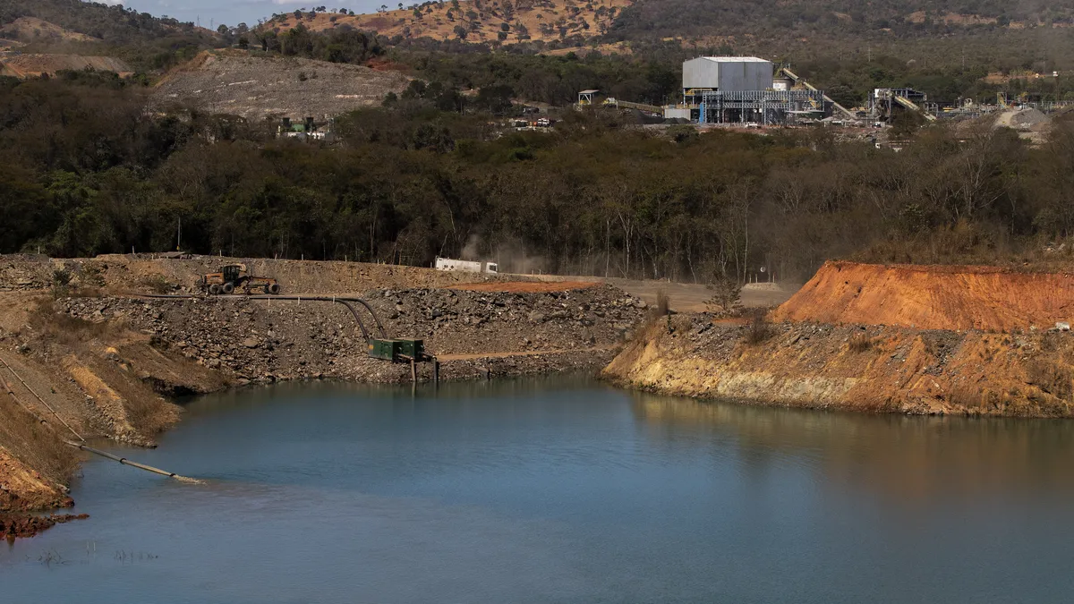 200 workers will be laid off from a gold mine in Turkey