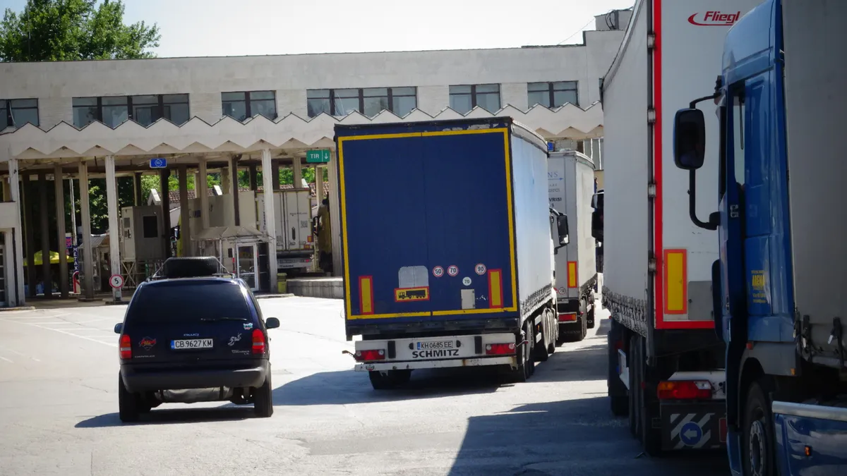 Over 40,000 branded perfumes detained in a semi-trailer truck at the Kulata checkpoint