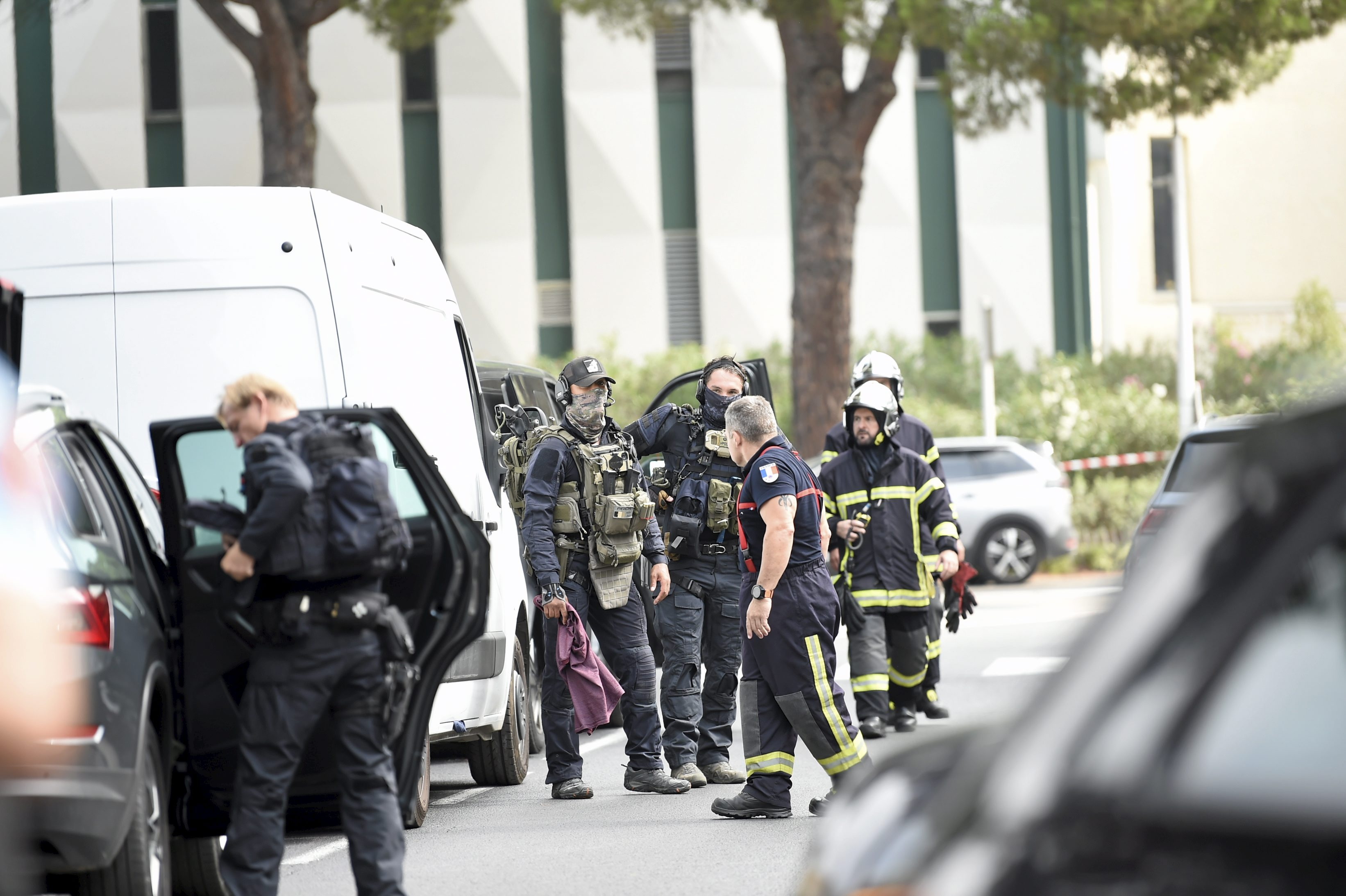 French police have detained a suspect in the attack on a synagogue in the town of La Motte