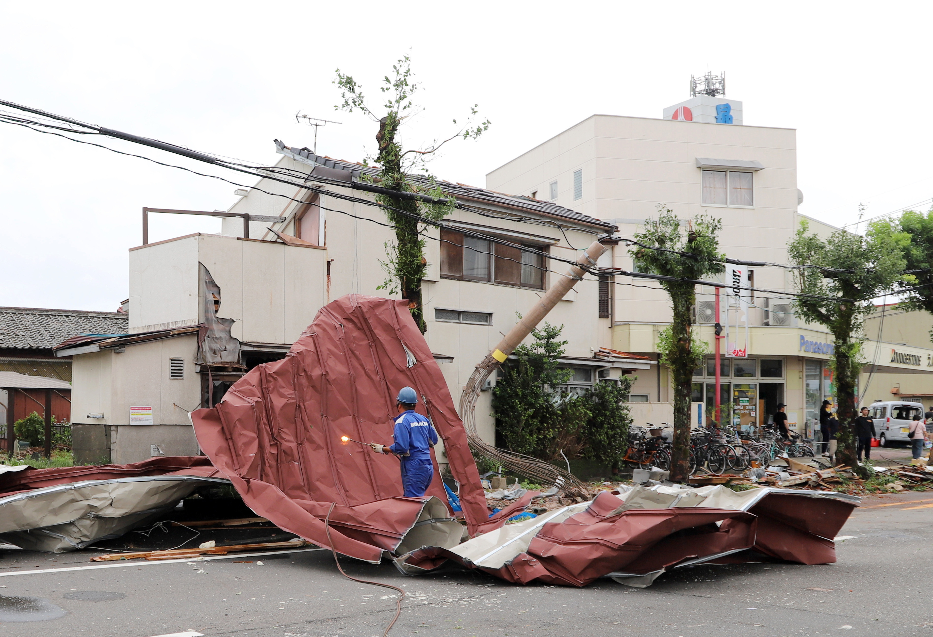 Typhoon Shanshan kills 6 in Japan