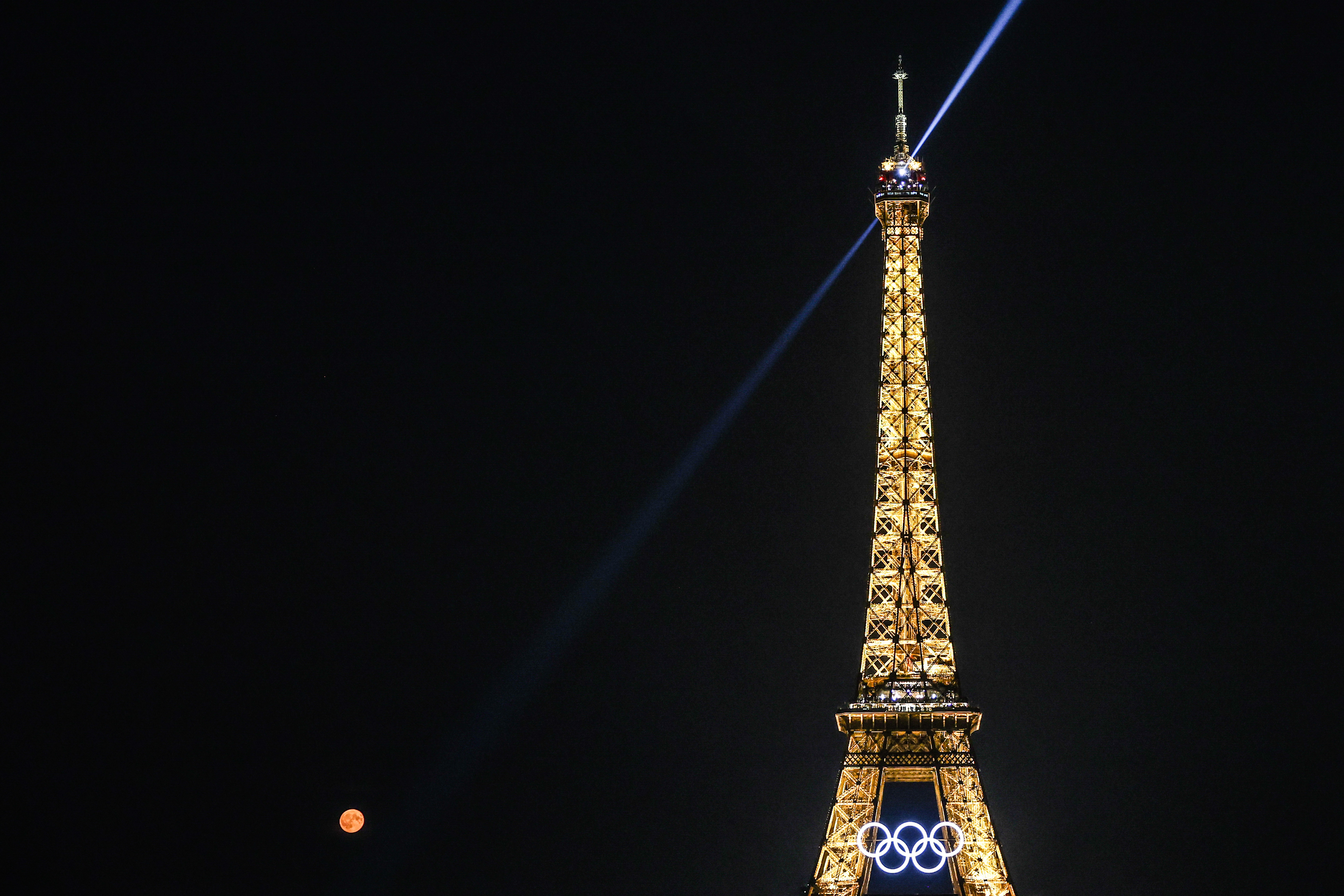 The Eiffel Tower will keep the Olympic rings even after the games