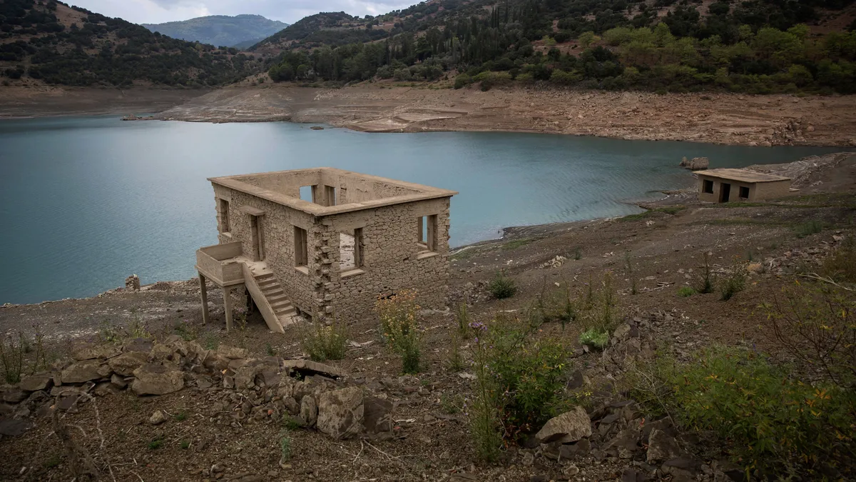 The drought in Greece revealed a village that sank in the 1970s