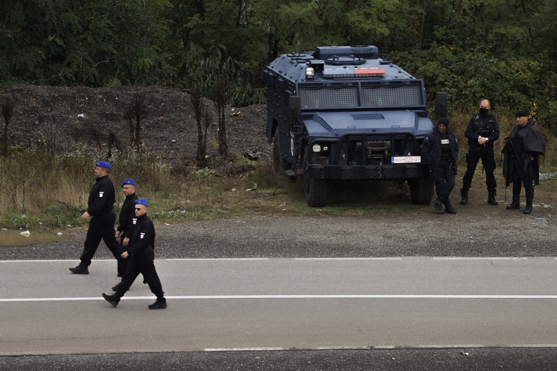 Kosovo closes two border crossings with Serbia