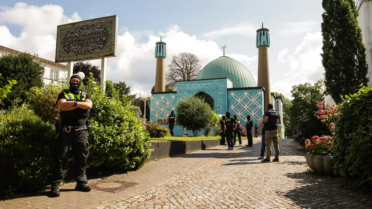 Germany closes Islamic centre over Hamas links