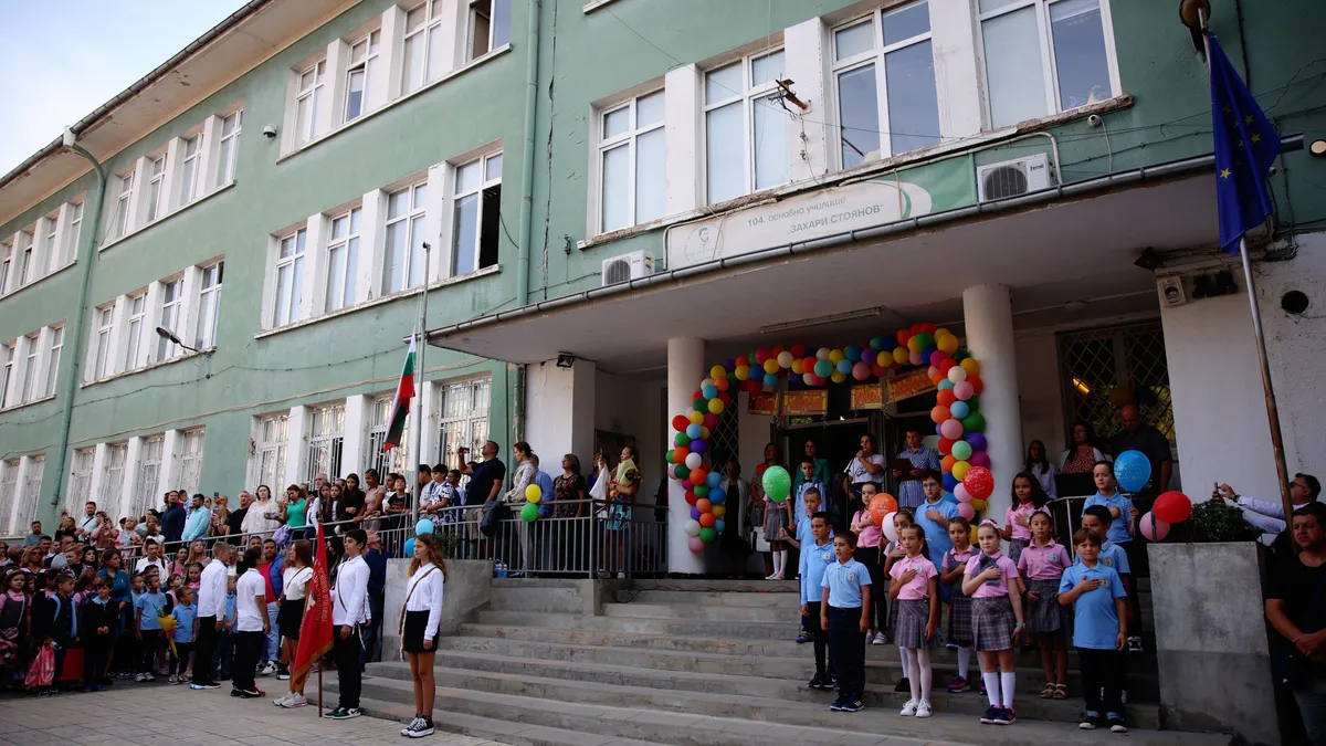 Over 58,000 first-graders crossed the school threshold in Bulgaria, and 2,331 schools open their doors