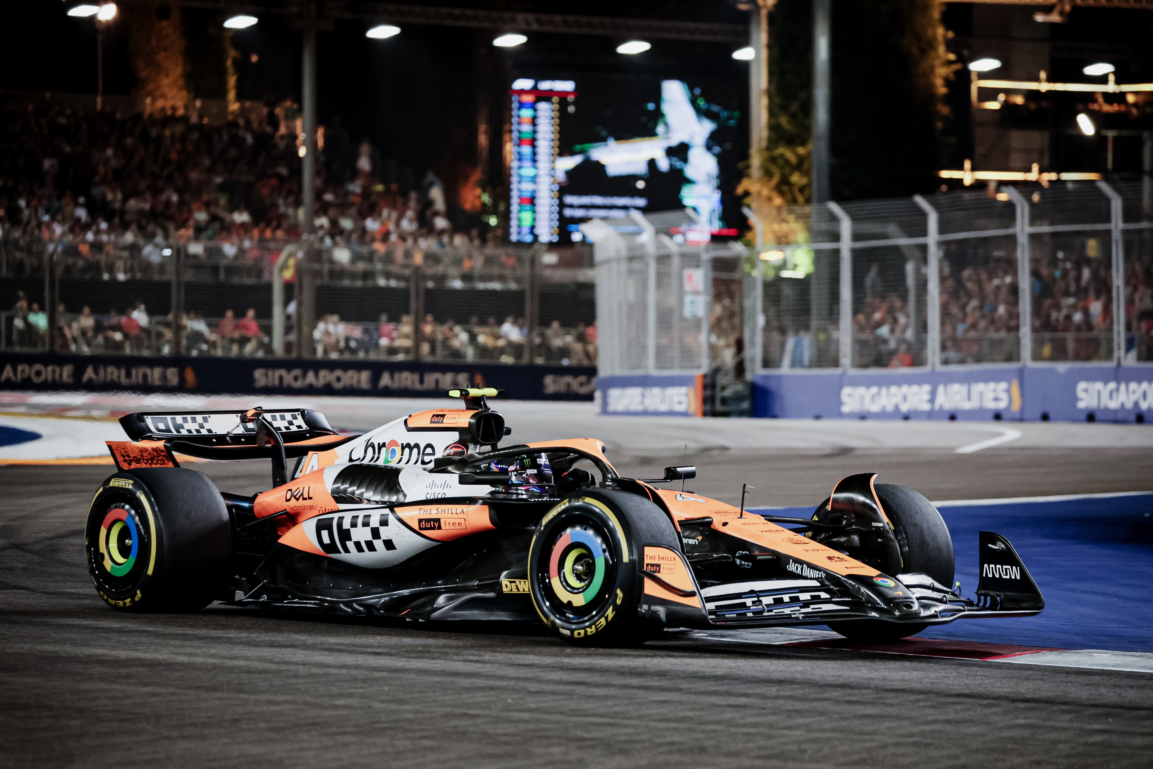 Norris dominates in Singapore to further reduce Verstappen's lead