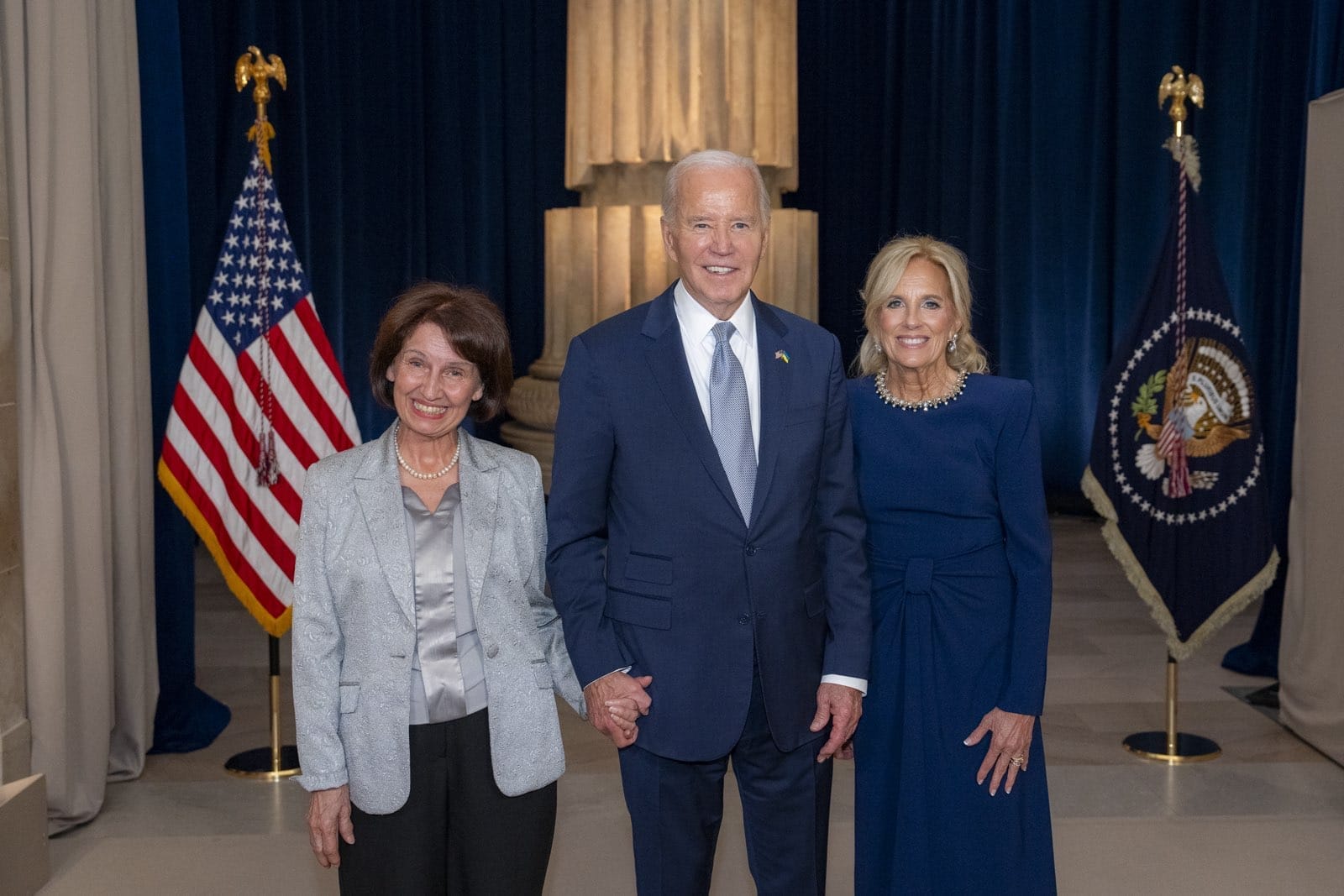 Siljanovska met with US President Joe Biden, the flag of North Macedonia is missing