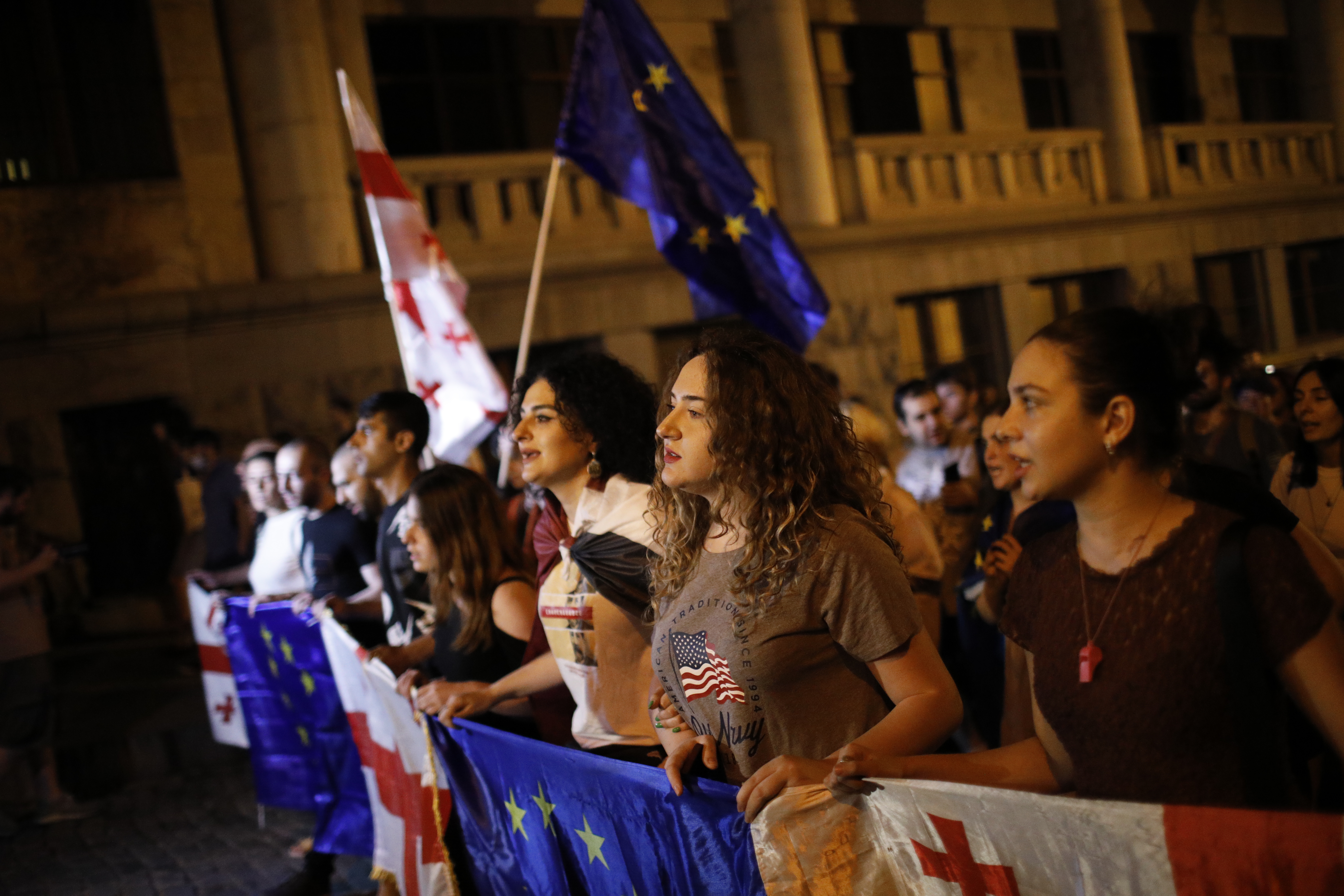 Thousands of Georgians protested in Tbilisi because of election manipulations