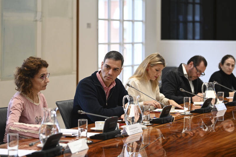 Pedro Sanchez addresses parliament over disastrous floods in Spain