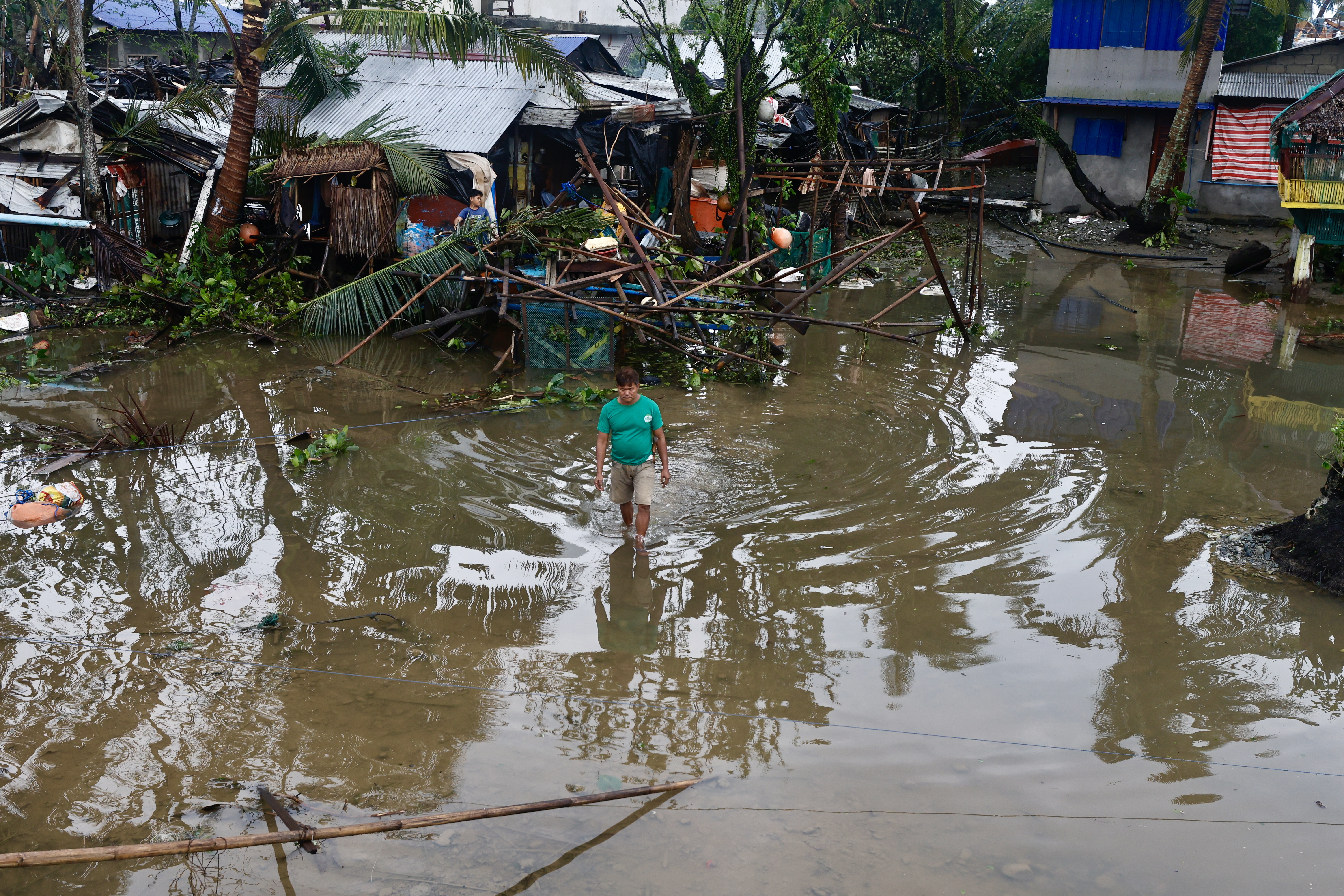 New victims of typhoon Man-Yi in the Philippines