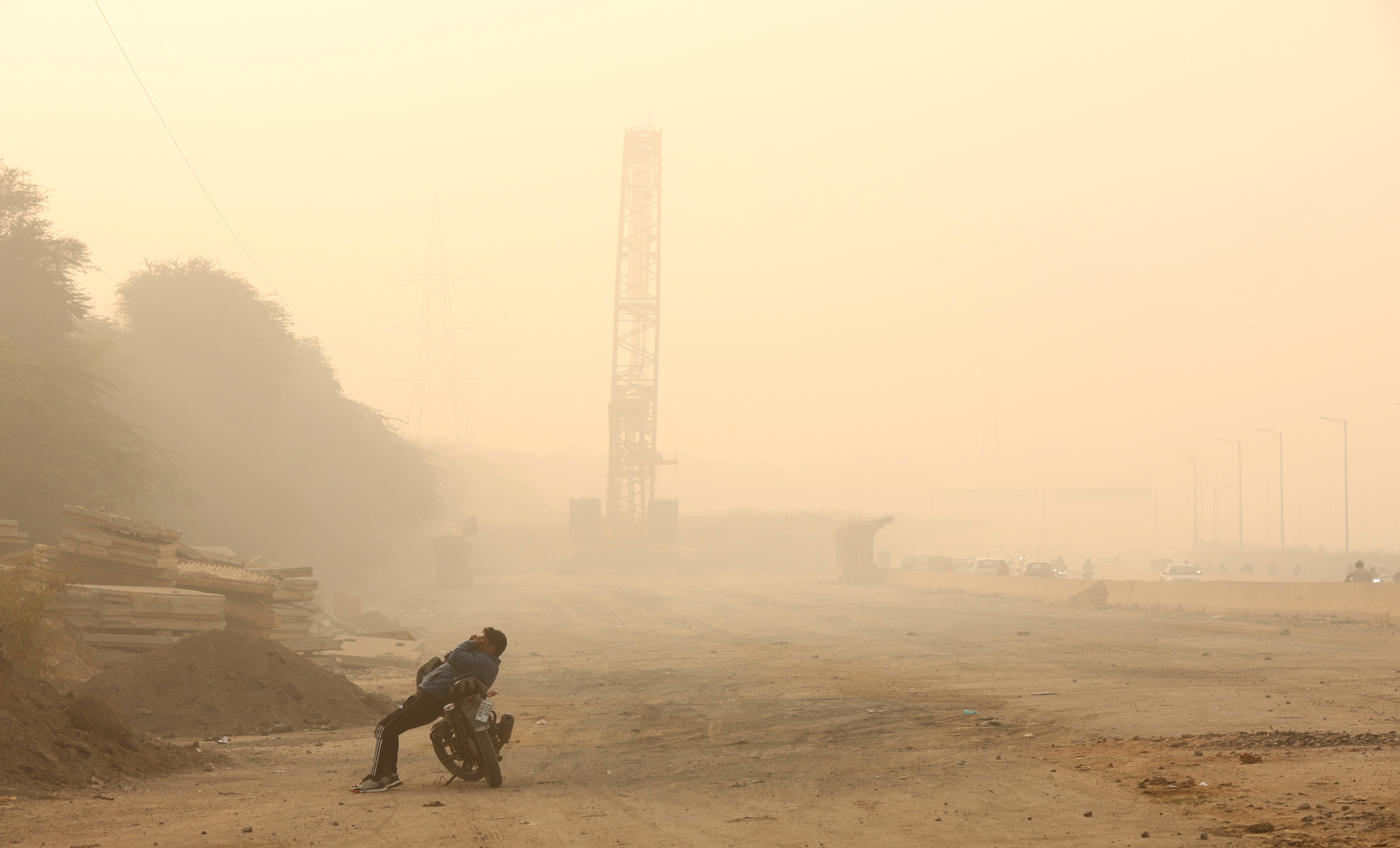 New Delhi schools switch to online learning because of dirty air