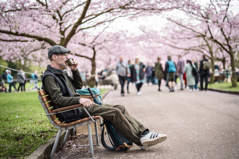 Prolonged sitting and lying can increase heart problems