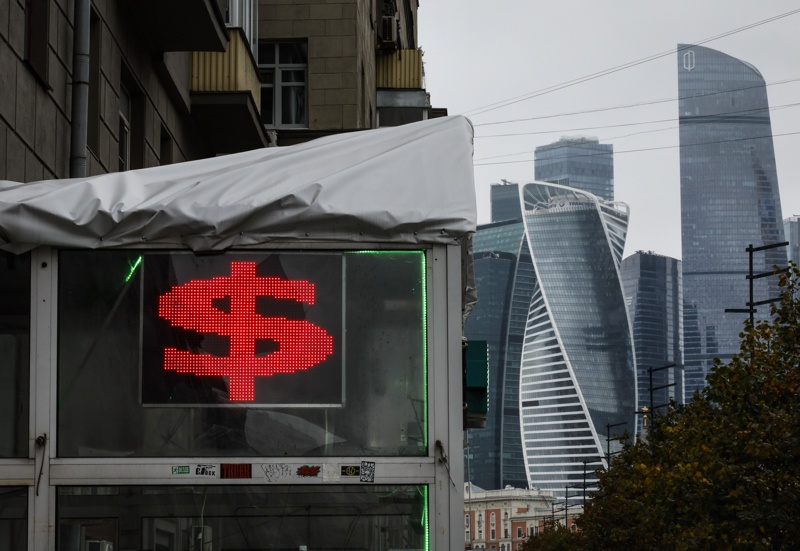 The Russian ruble reached its lowest level against the US dollar since March 2022