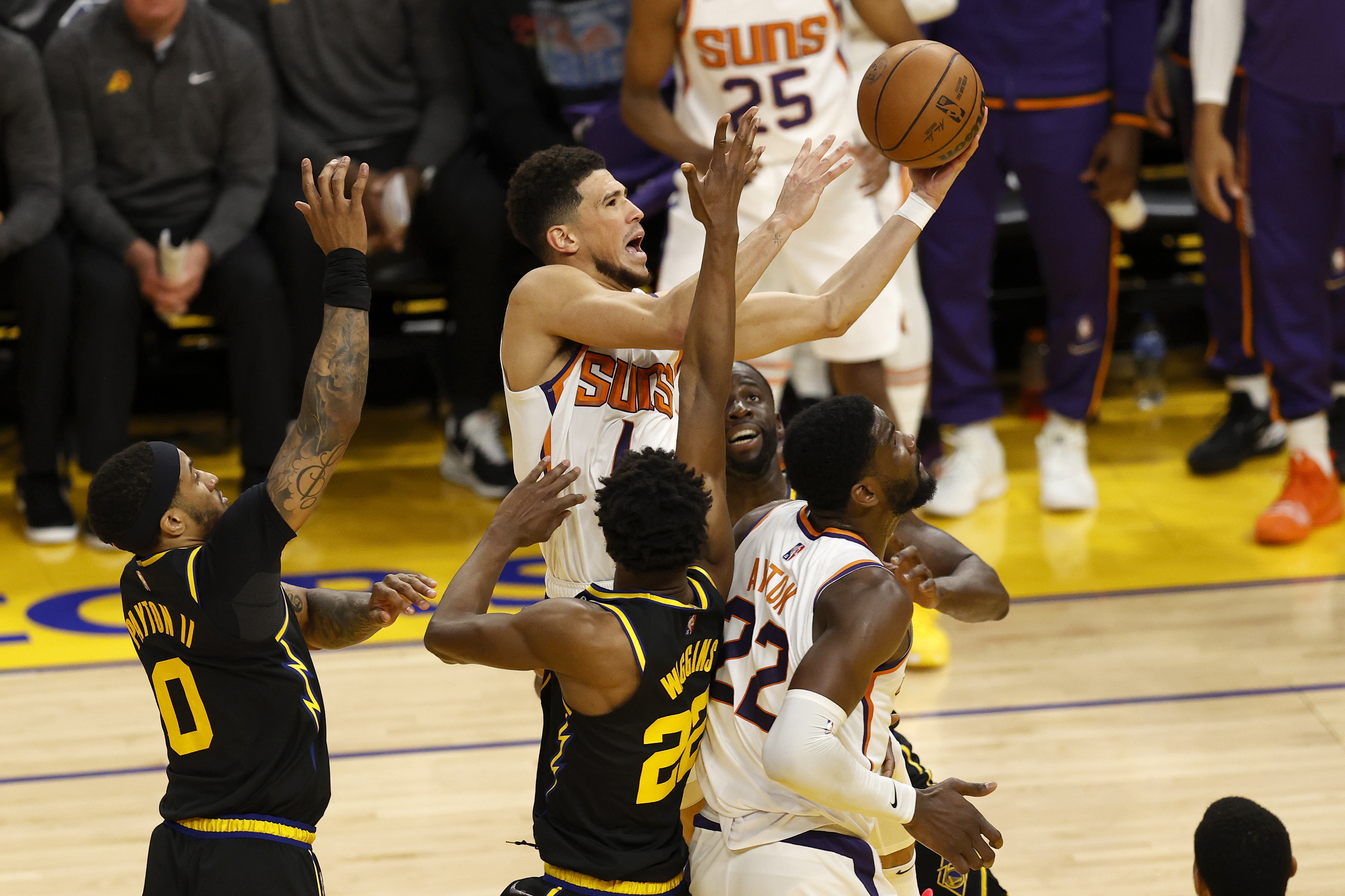 Phoenix inflicted Golden State a fourth straight loss in NBA