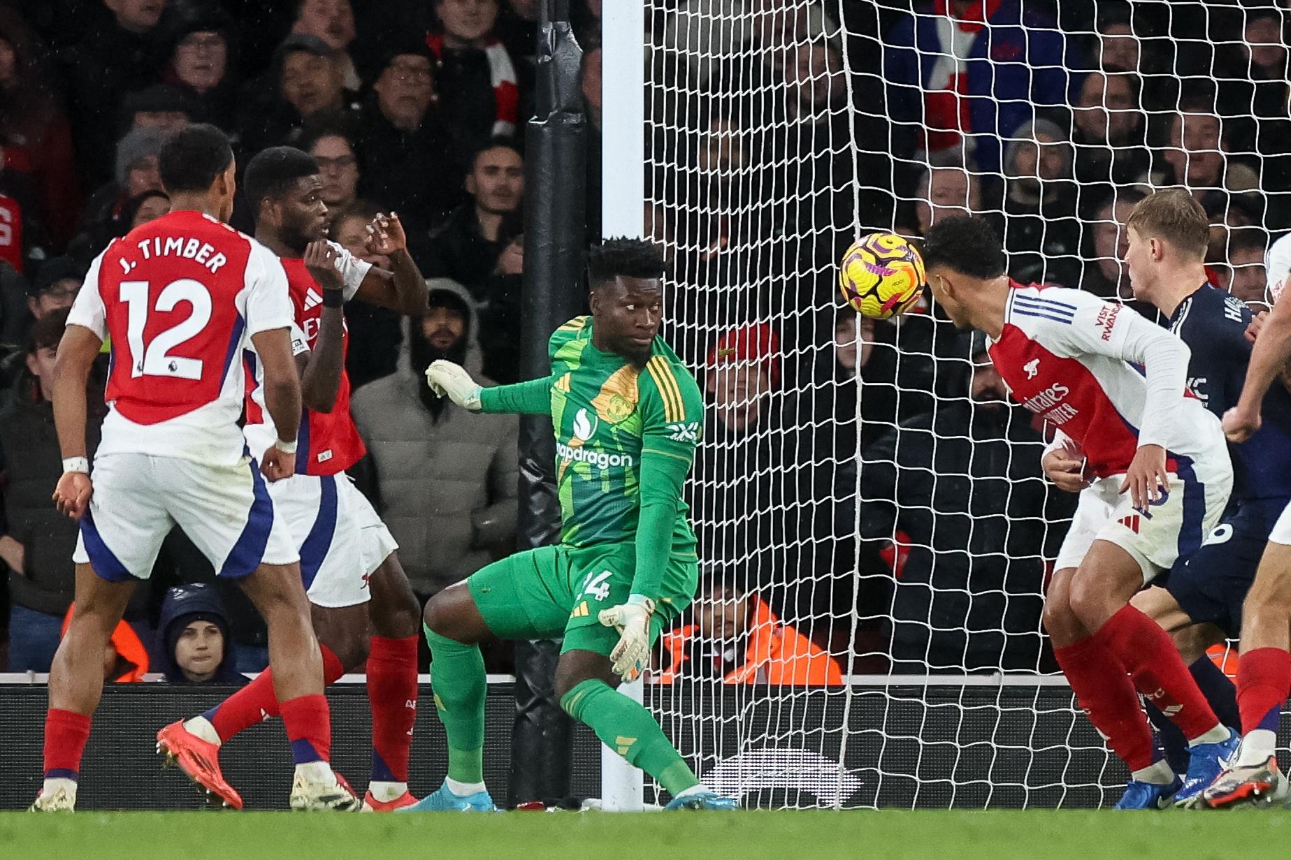 Arsenal punish Manchester United with two corners, Liverpool drop points