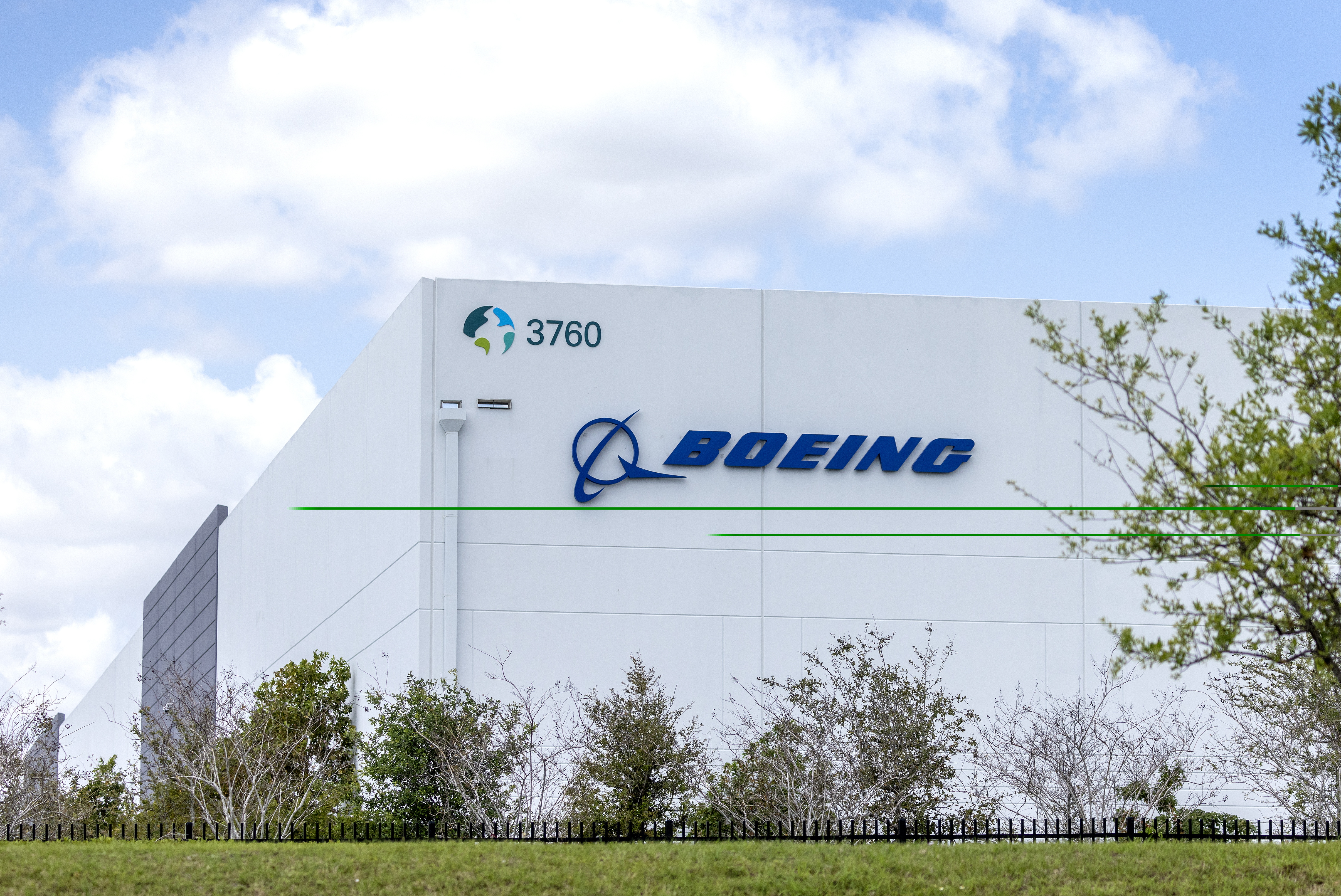 Boeing invests $1 billion to increase 787 Dreamliner production