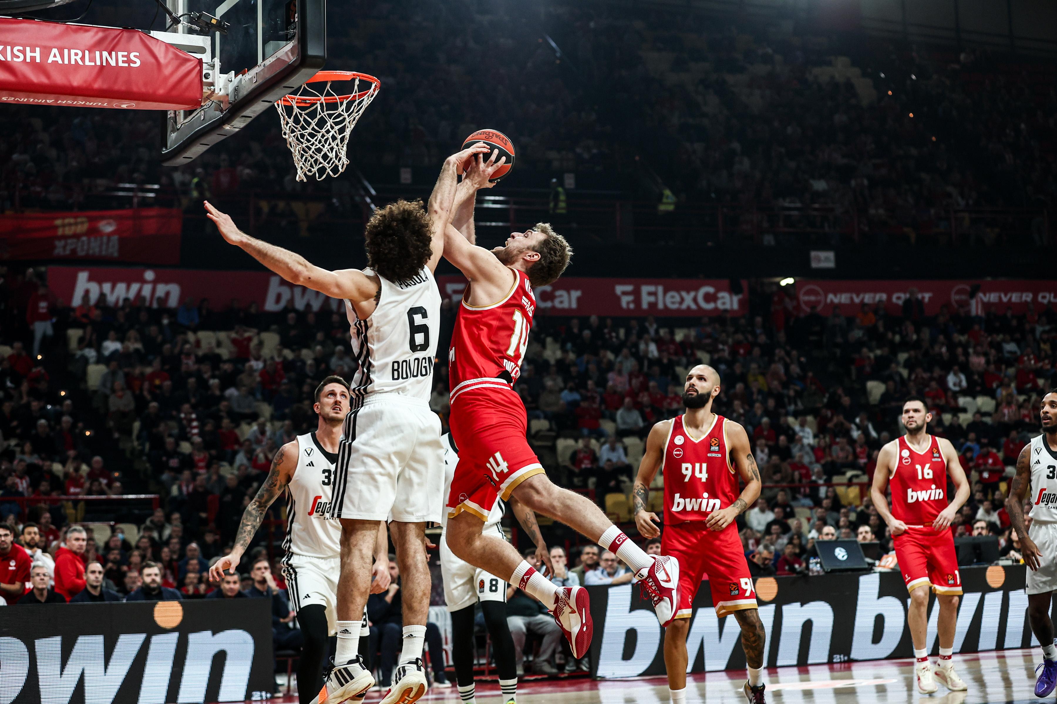 Alexander Vezenkov with another strong game in the Euroleague, Olympiacos defeats Virtus Bologna