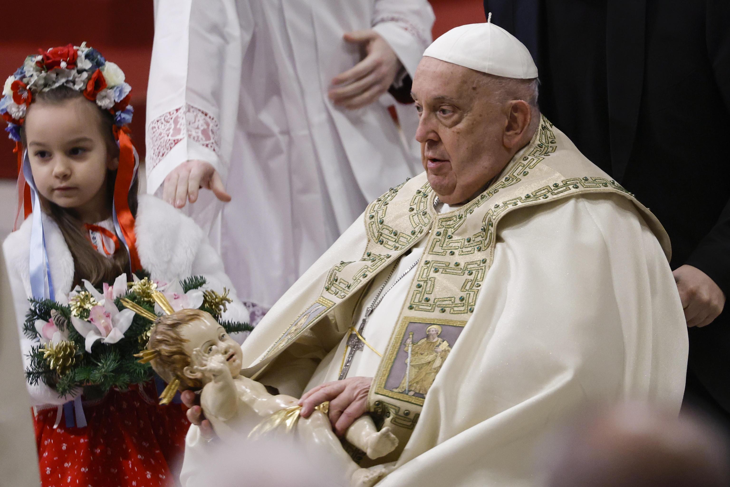 Pope Celebrates Christmas Under Shadow of War