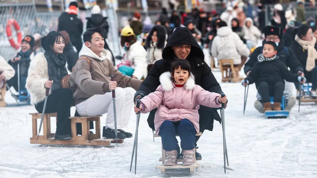 China's population declines for the third consecutive year