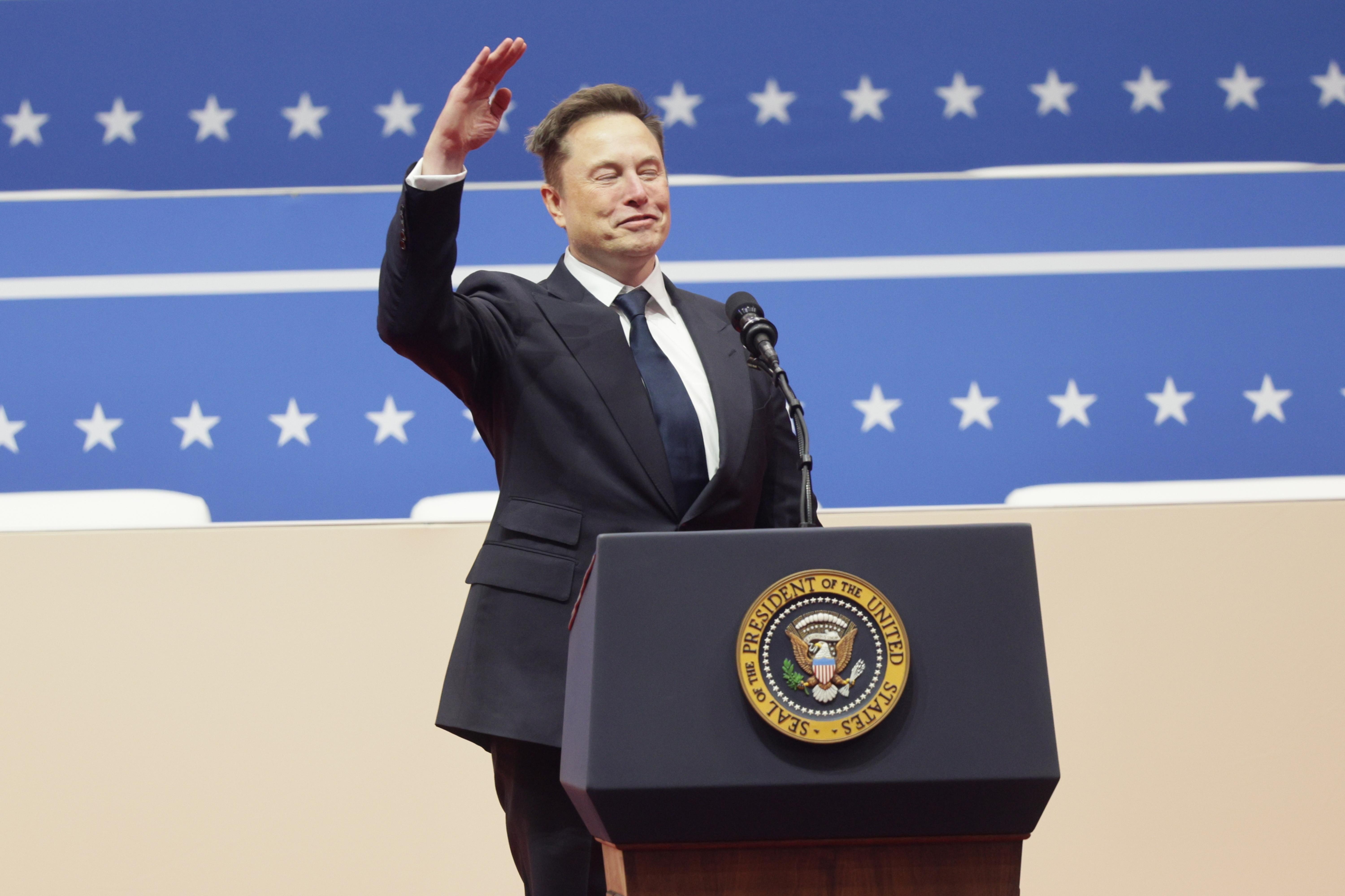 Elon Musk seems to make fascist salutes