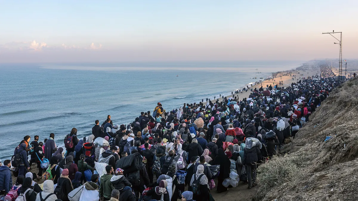 Palestinians return to devastated northern Gaza