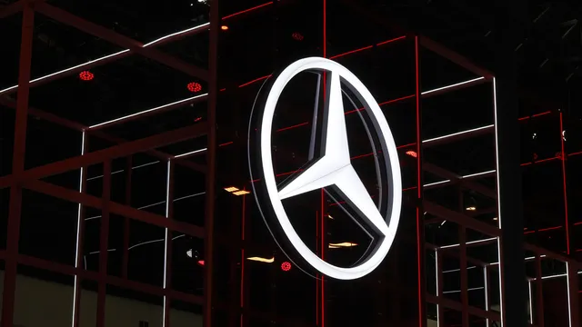 Mercedes announces cost-cutting amid sharp drop in annual profit 