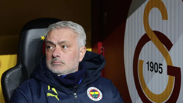 Galatasaray accuse Mourinho of racism after goalless draw with Fenerbahce 