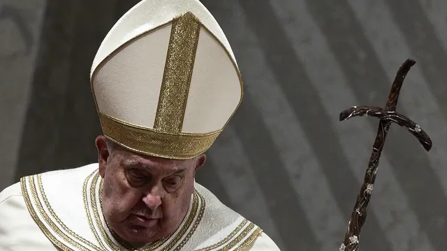 Pope's condition critical but stable