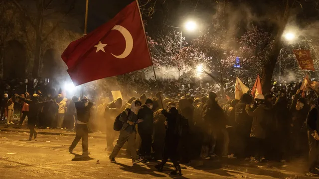 Hundreds of thousands protested in defence of Imamoglu across Turkey